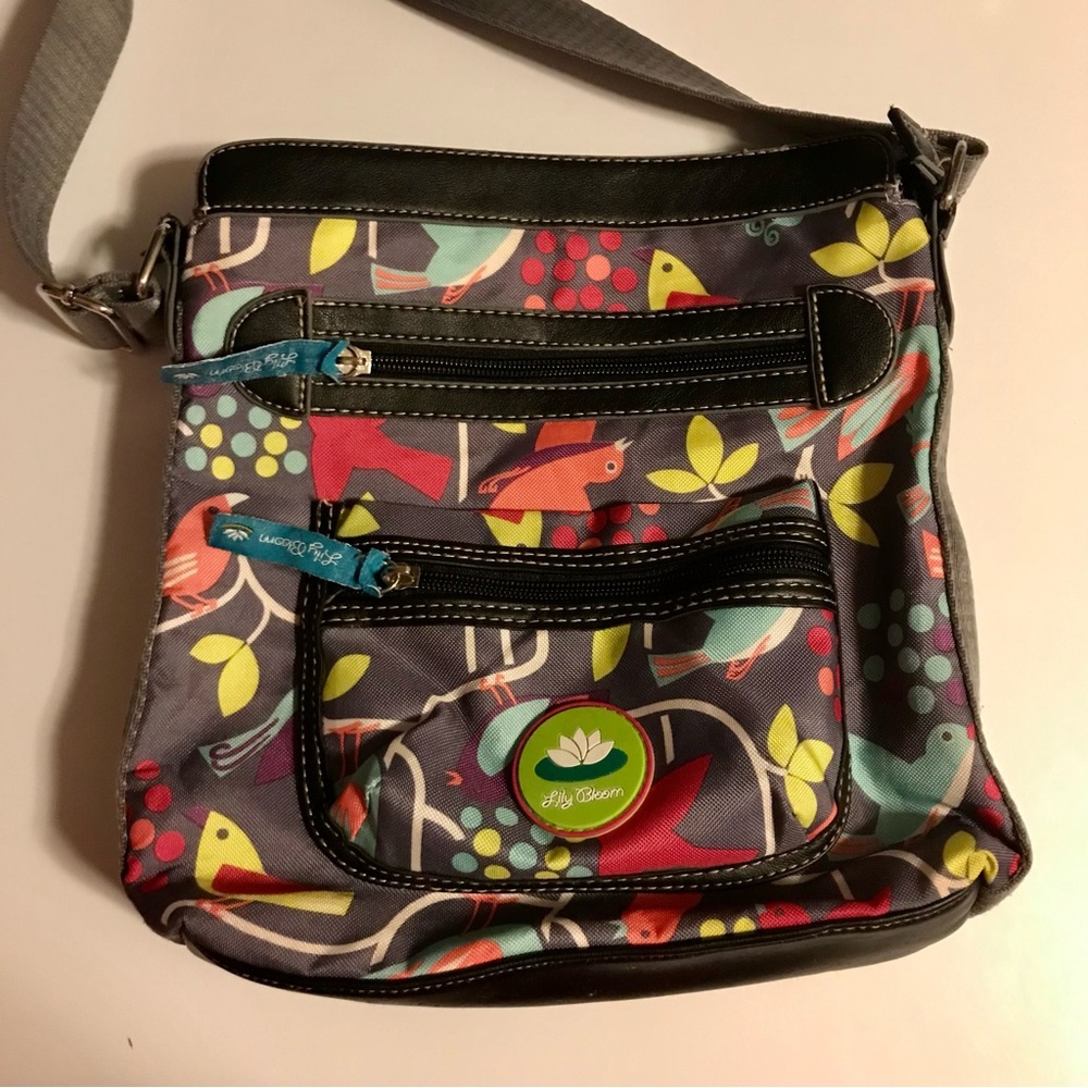 {19} Lily bloom crossbody purse. Available til 9/1/24 A - Picture 1 of 10